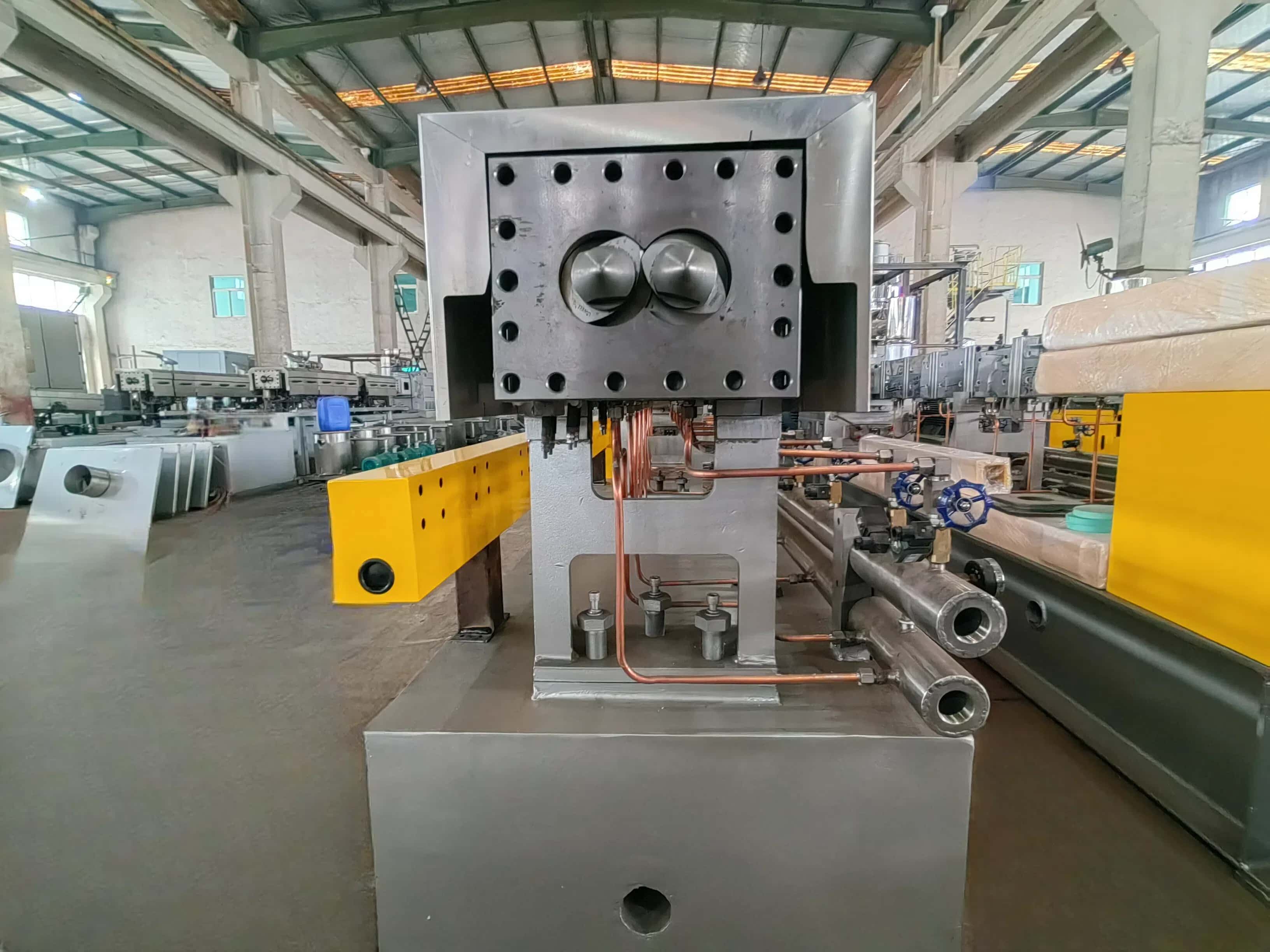 Innovative løsninger til vertikale ekstrudere for plastindustrien