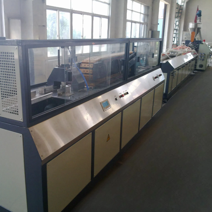 Quality plastic sheet production lines must also feature accurate thickness control. In order to meet the high standards for applications, plastic sheets used for construction, and other modular systems must maintain thickness within a defined range and must be consistent.