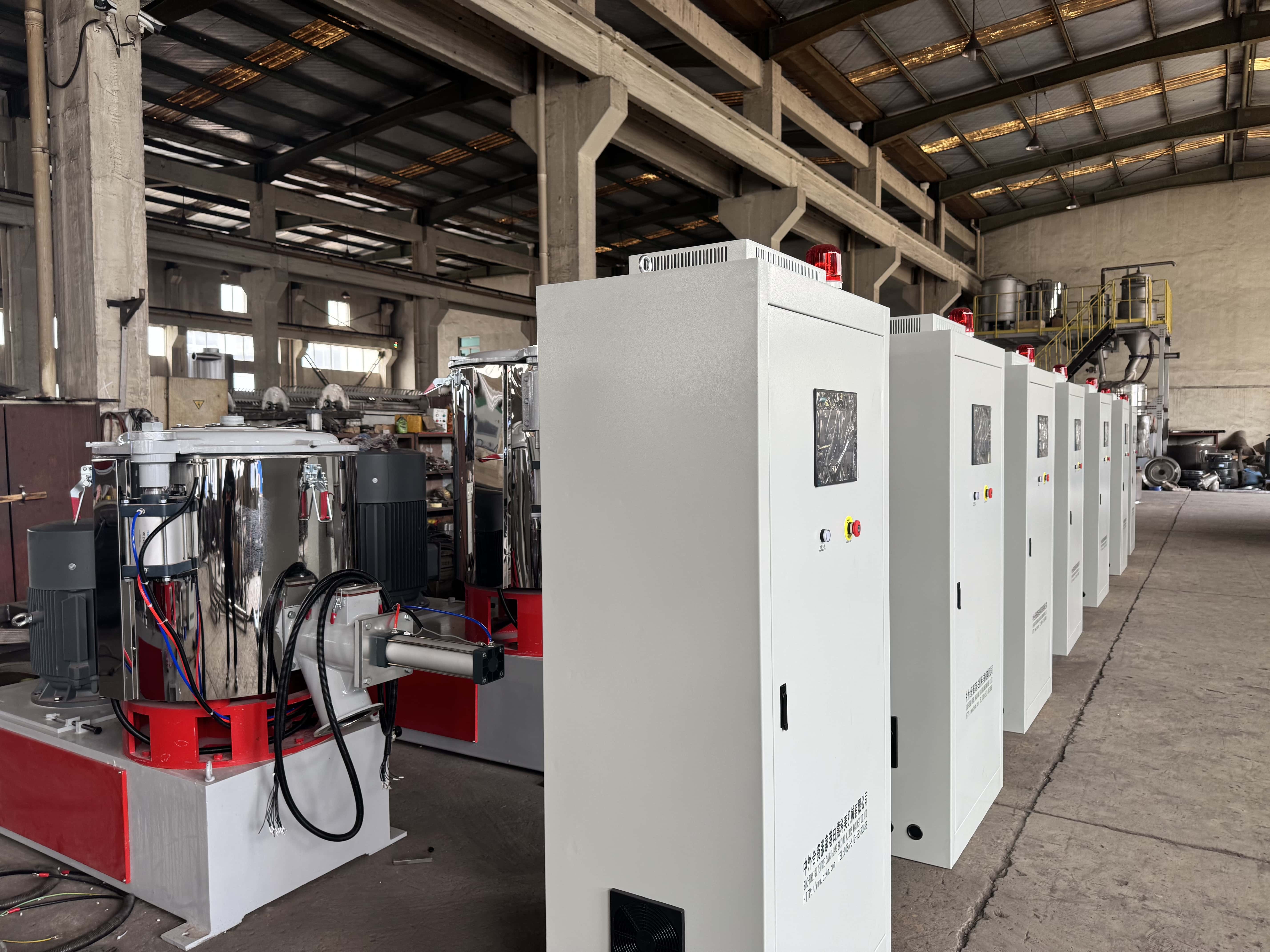 Çfarë e bën Serinë SHR të përzierësit me shpejtësi të lartë të Baixiong Klimens të përshtatshme për prodhimin e gjerë të plastikës?