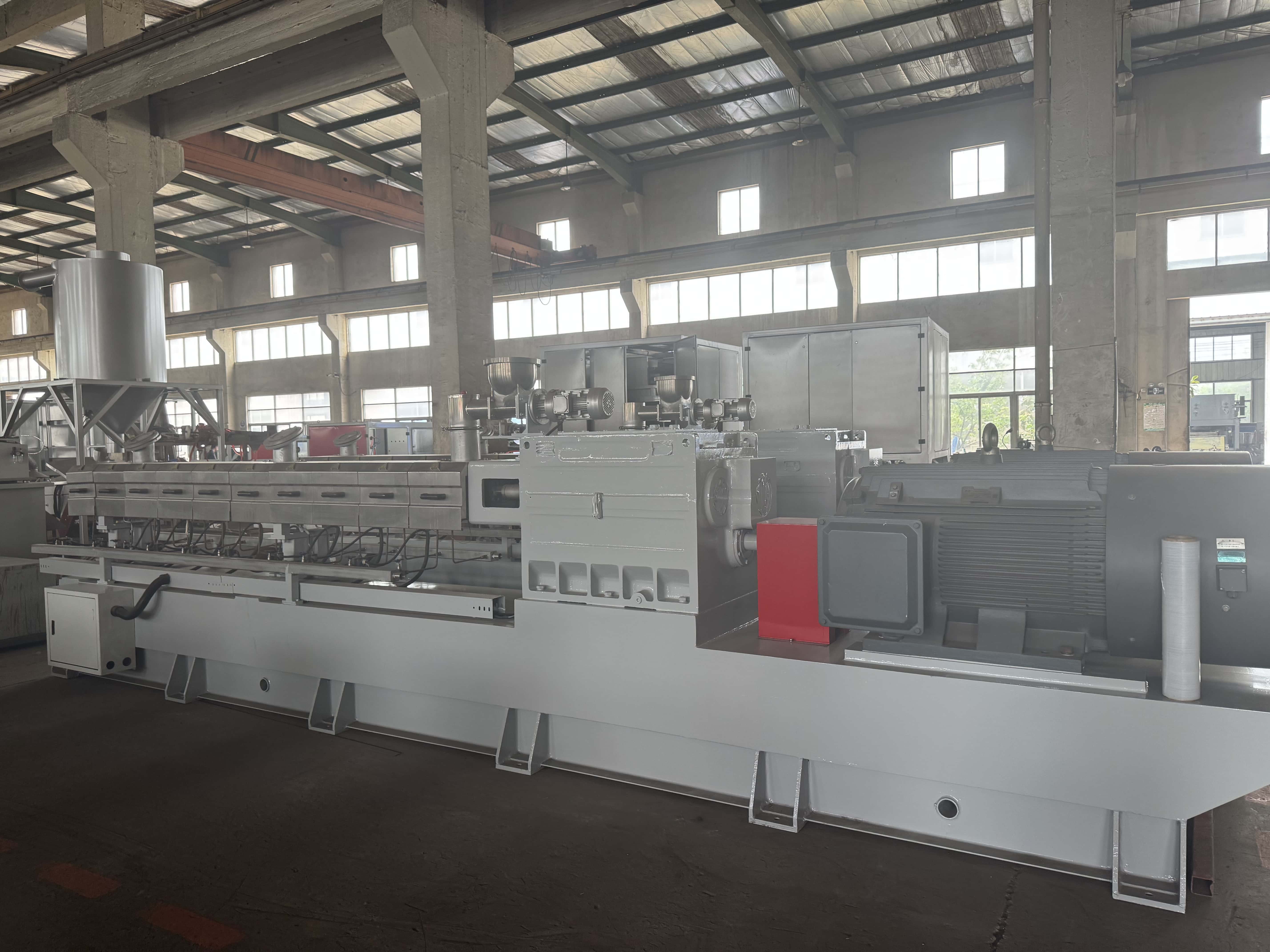 Løsninger til førende ekstruderlinjer for plastindustrien