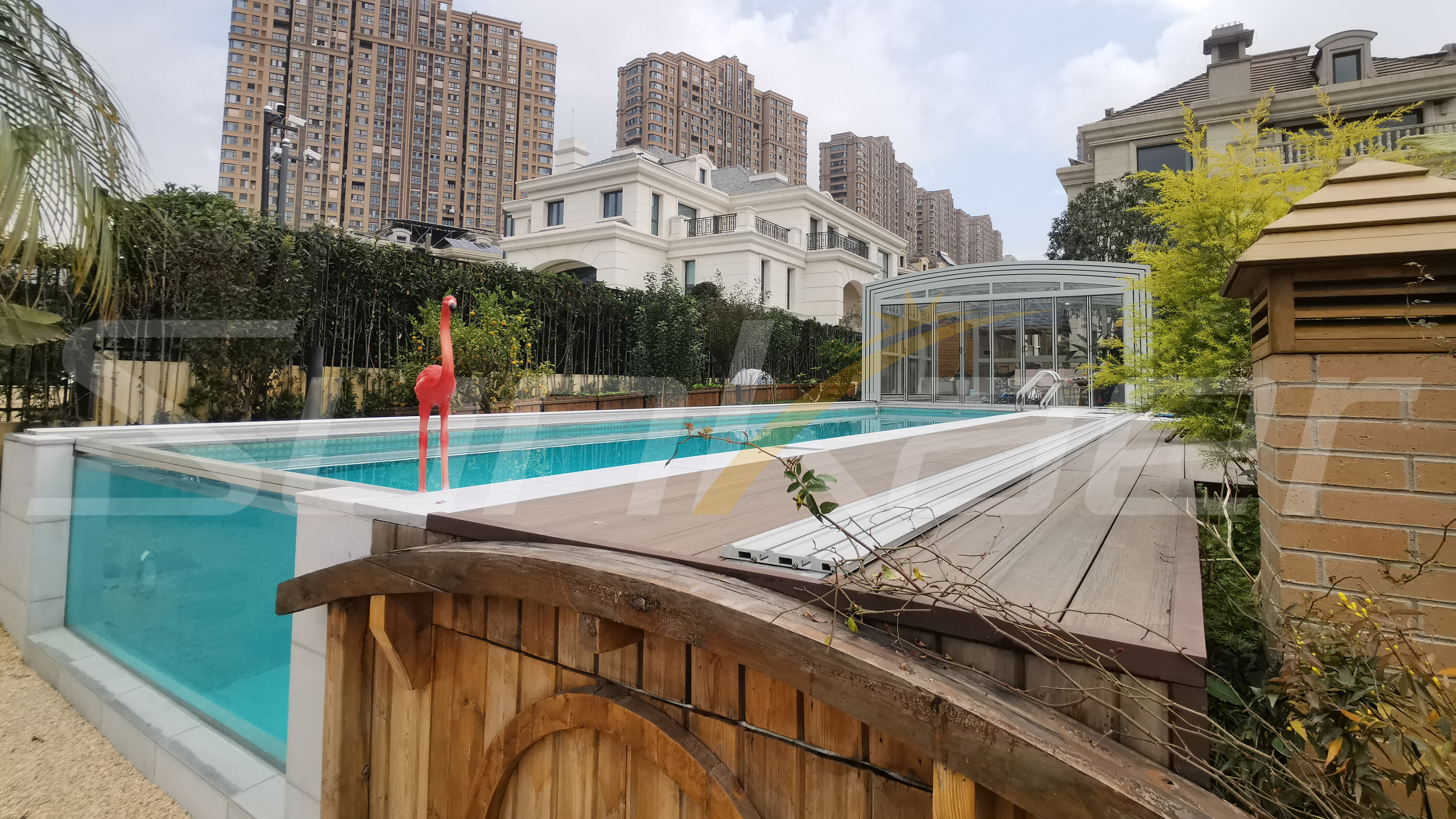 Polycarbonat-Poolabdeckungen und -überdachungen: Ein Leitfaden für Sicherheit, Effizienz und Einhaltung von Vorschriften