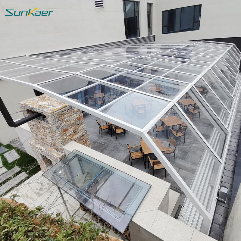 Wie ein L-förmiger, ausfahrbarer Wintergarten Ihr Outdoor-Restaurant transformieren kann