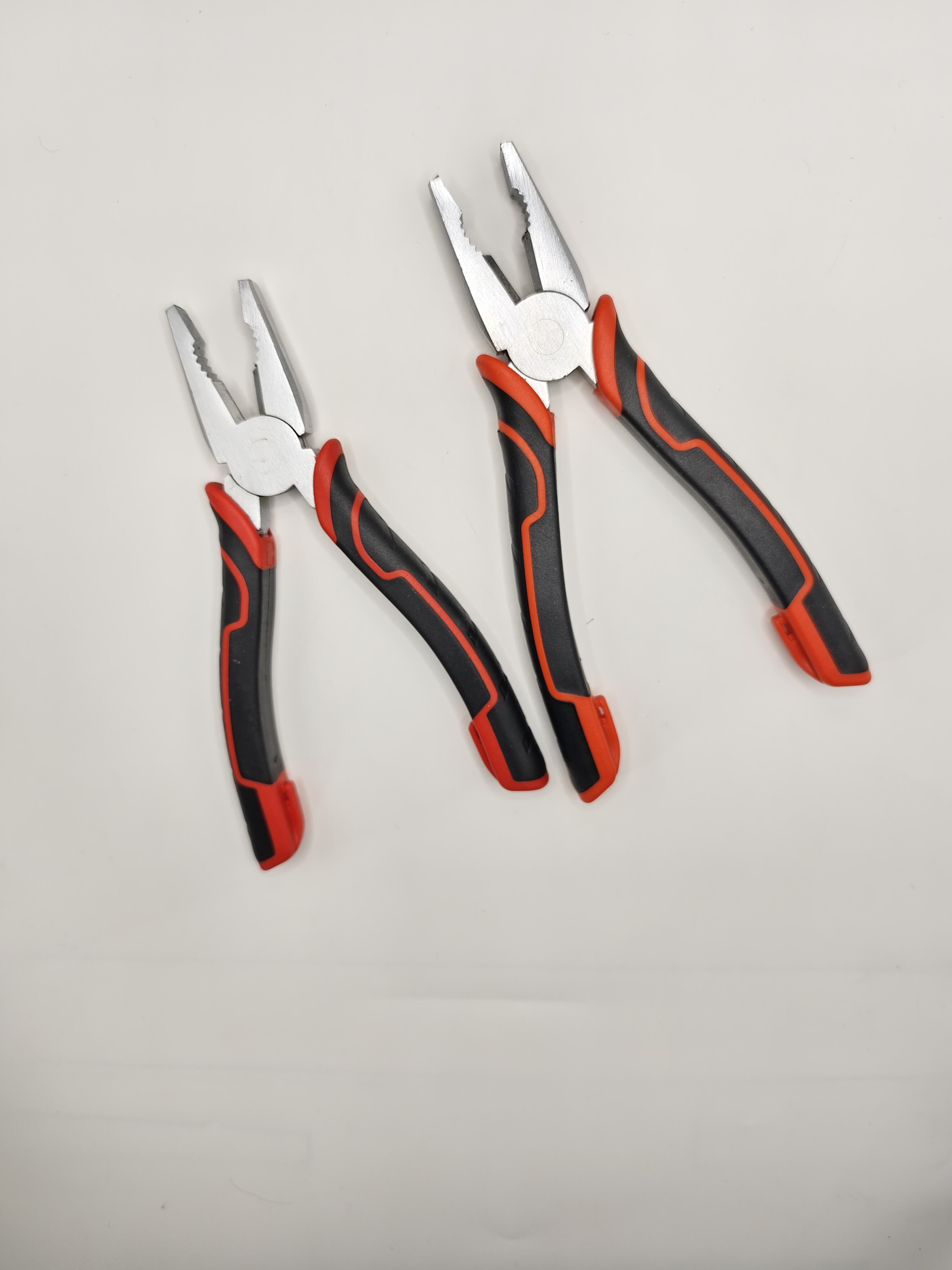 Insulated Combination Pliers: Safe for Electrical Applications
