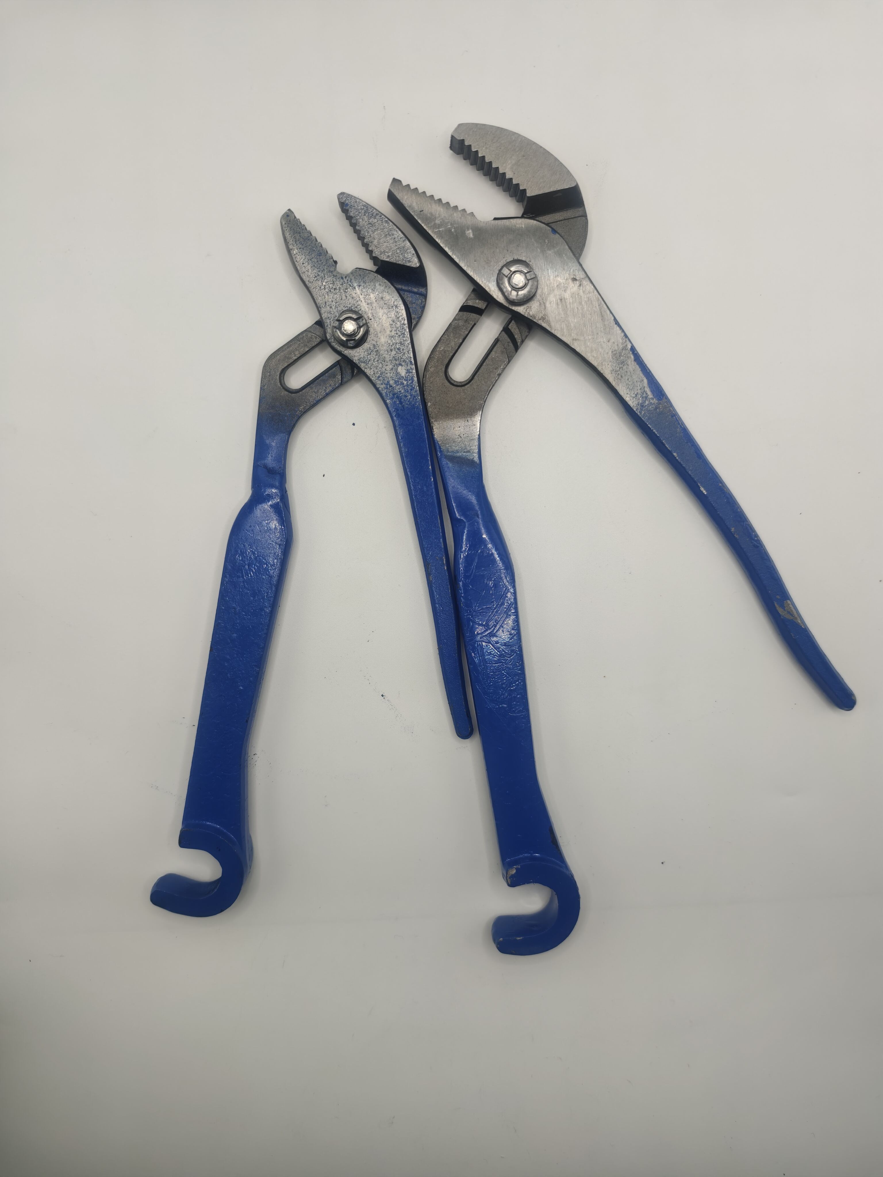 Water Pump Pliers for Coupling Installation: Secure Gripping