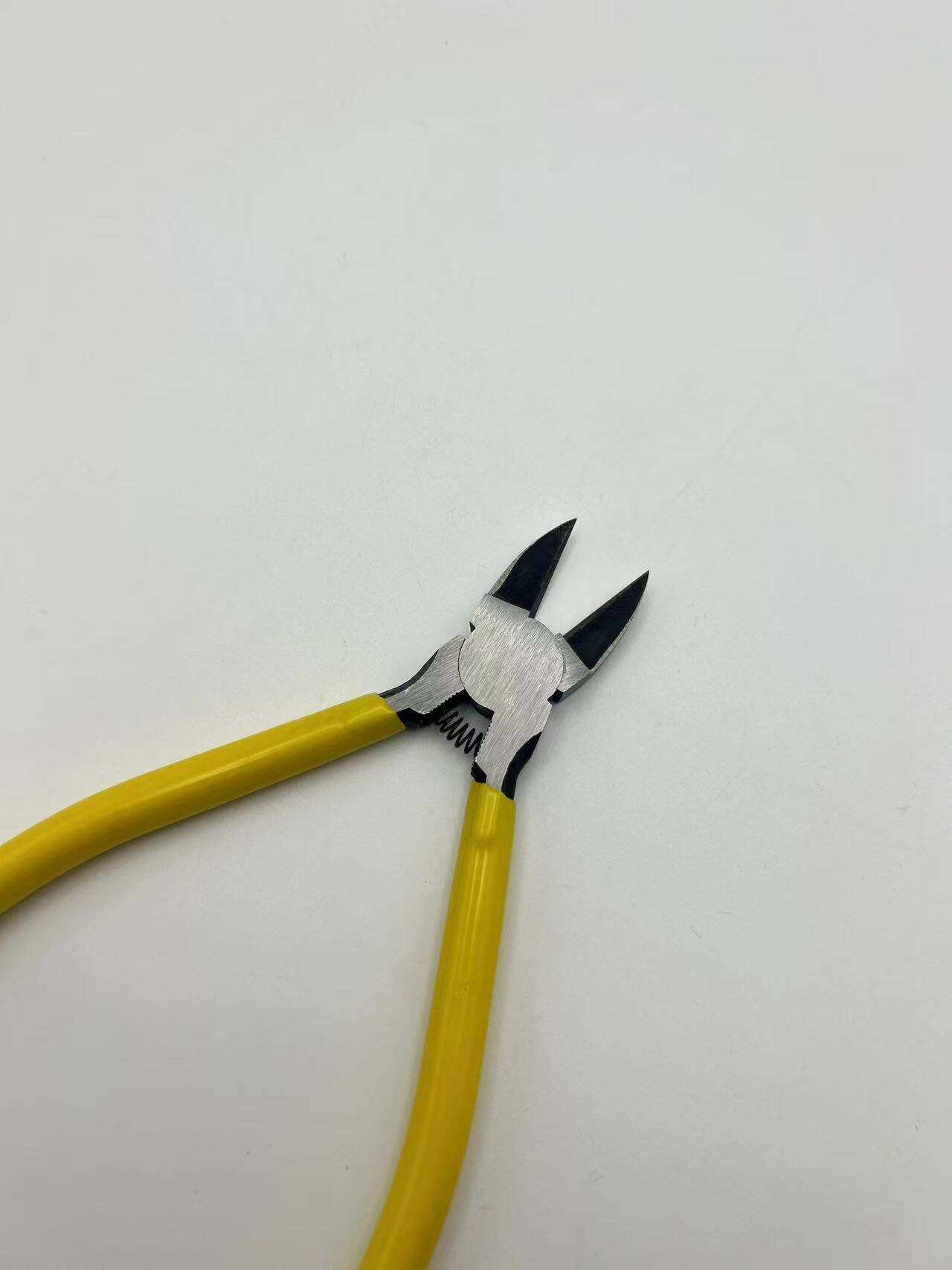 Multitool for Glass Breaking: Emergency Tool for Escape