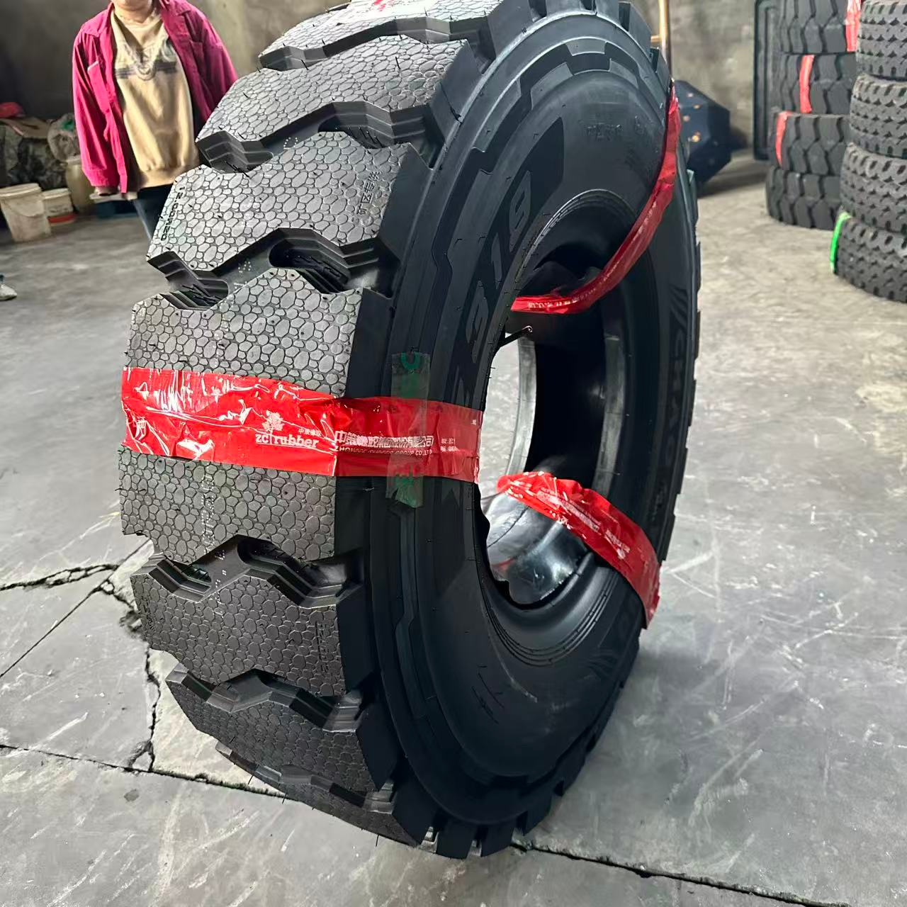 Why choose radial tires for heavy-duty commercial vehicles?