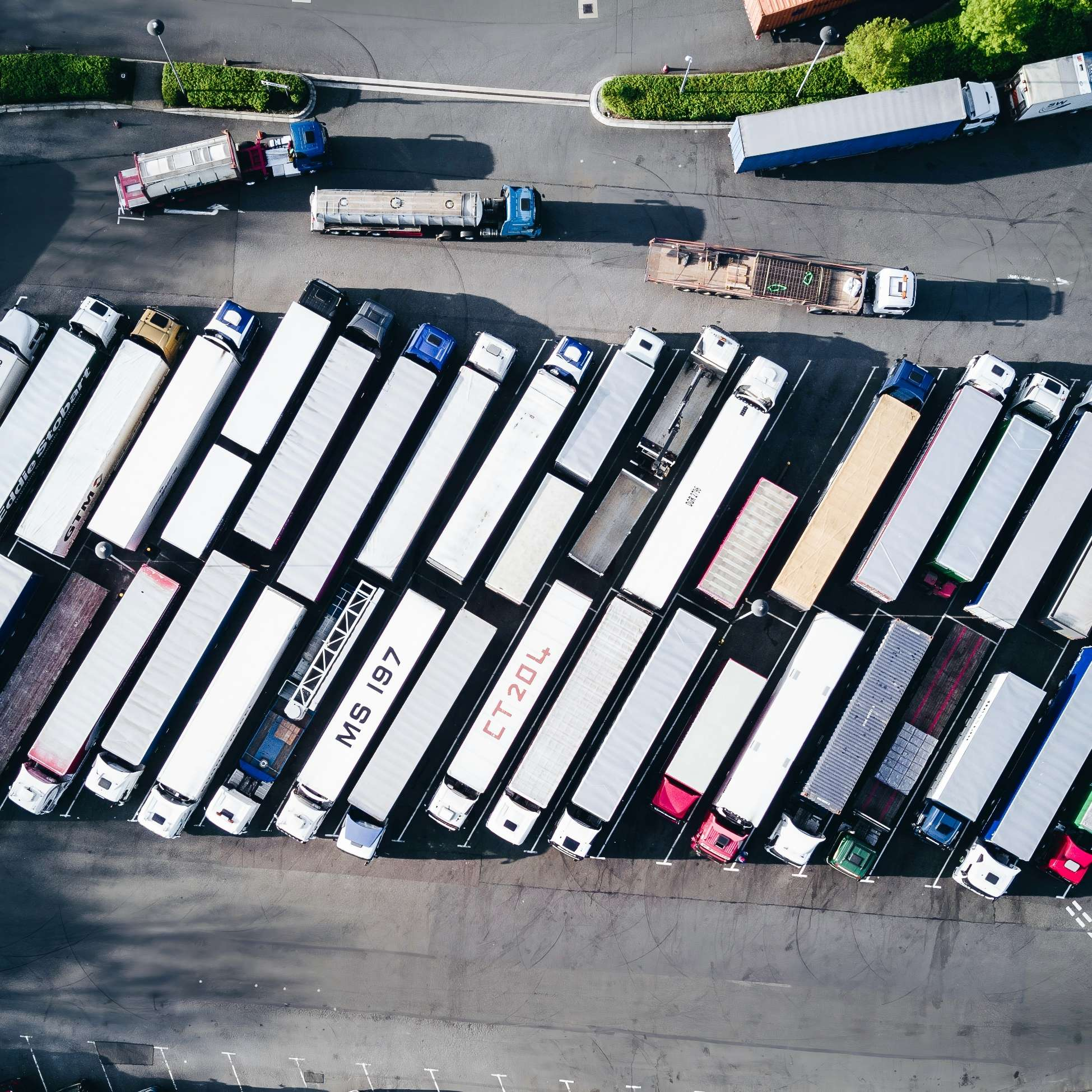 Bakit Mahalaga ang Pag-invest sa Mga High-Quality Tires para sa Mga Owner ng Fleet