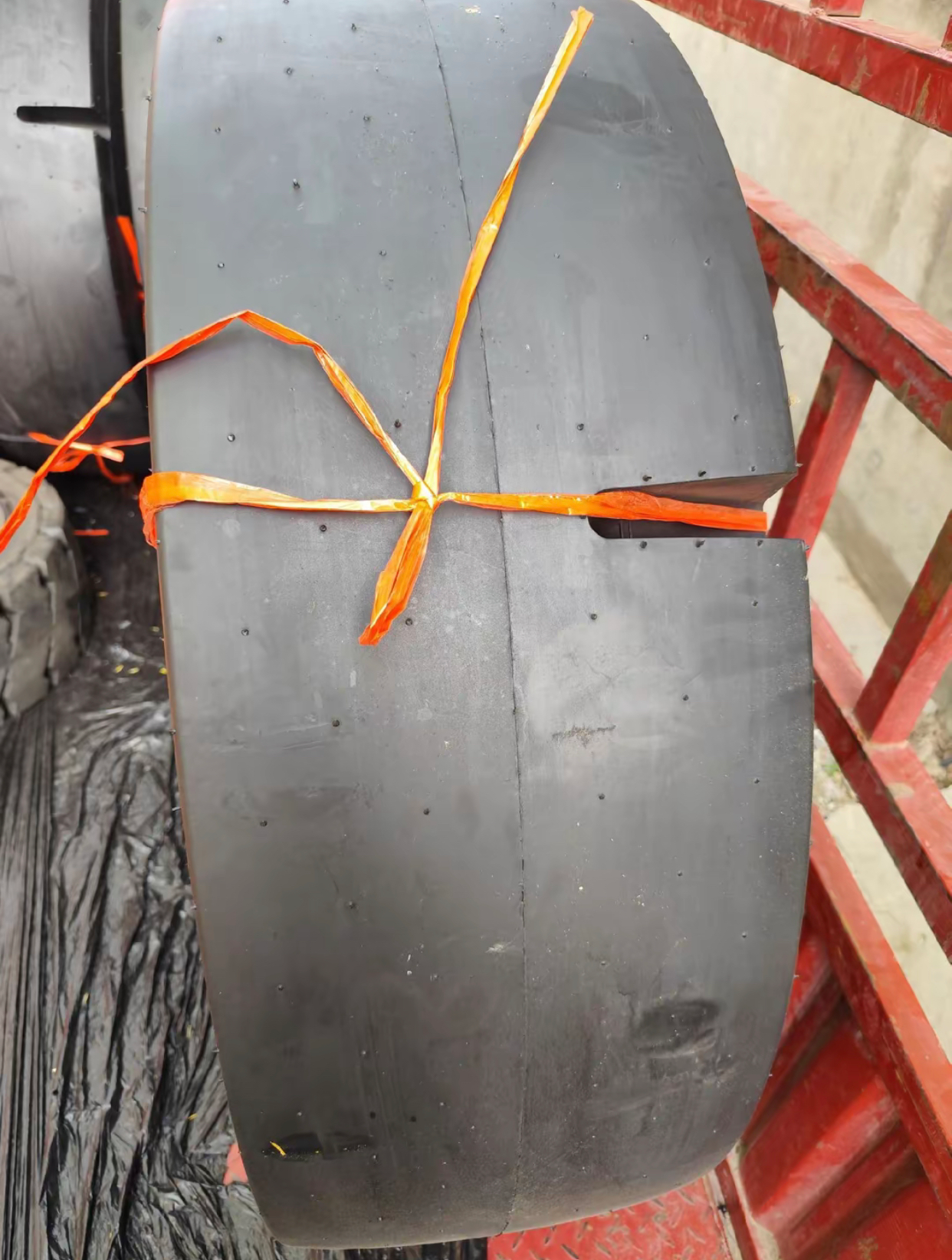 Kako odabrati otporne gume za viljuškare za skladišta?