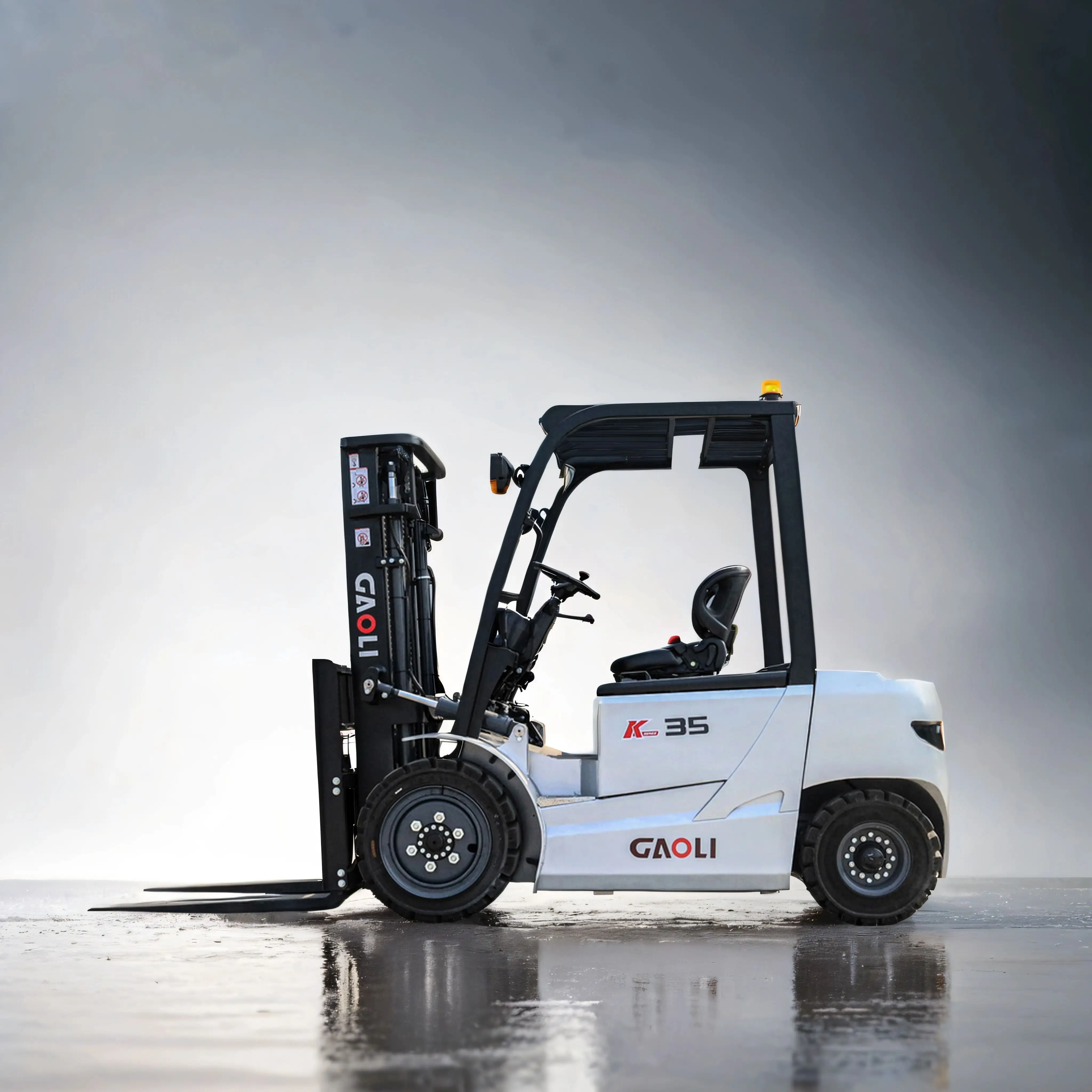 Navigating the Terrain: The Role of Counterbalance Forklift Trucks