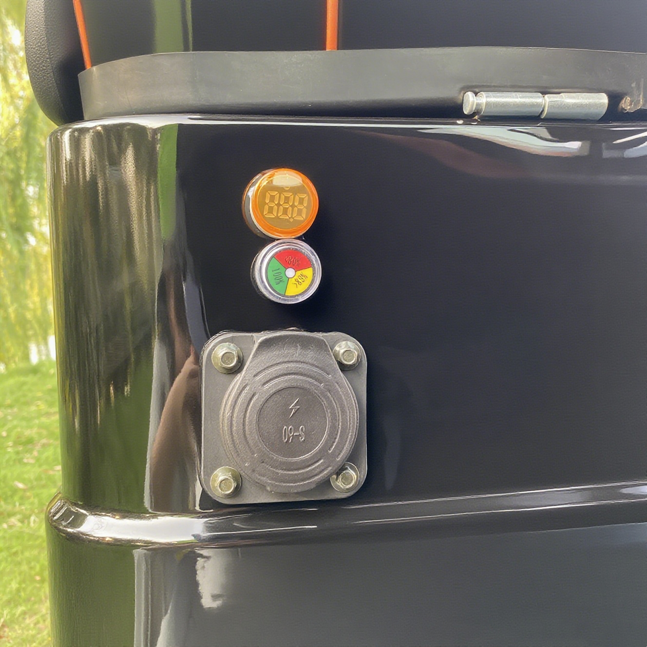 How Long Does an Electric Golf Cart Take to Charge? A 2025 Charging Guide