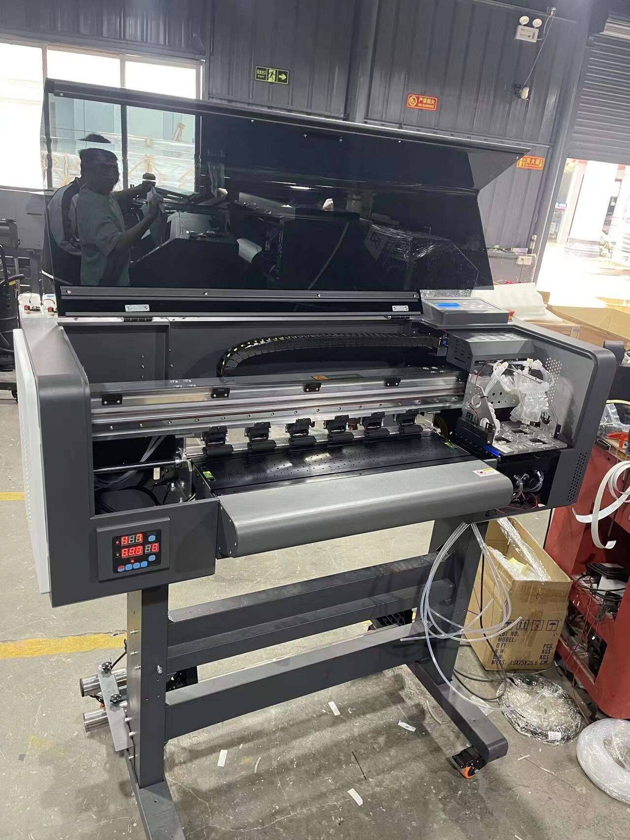 Priontató A1 DTF | Priontató Téarmach 3D Industriálta Ardfhreastail le Inca Bán + Dathanna Fluirseacha | 2/3/4 Ceann 650MM Leithead | Priontatóchán Comhdháite do Thuirseal