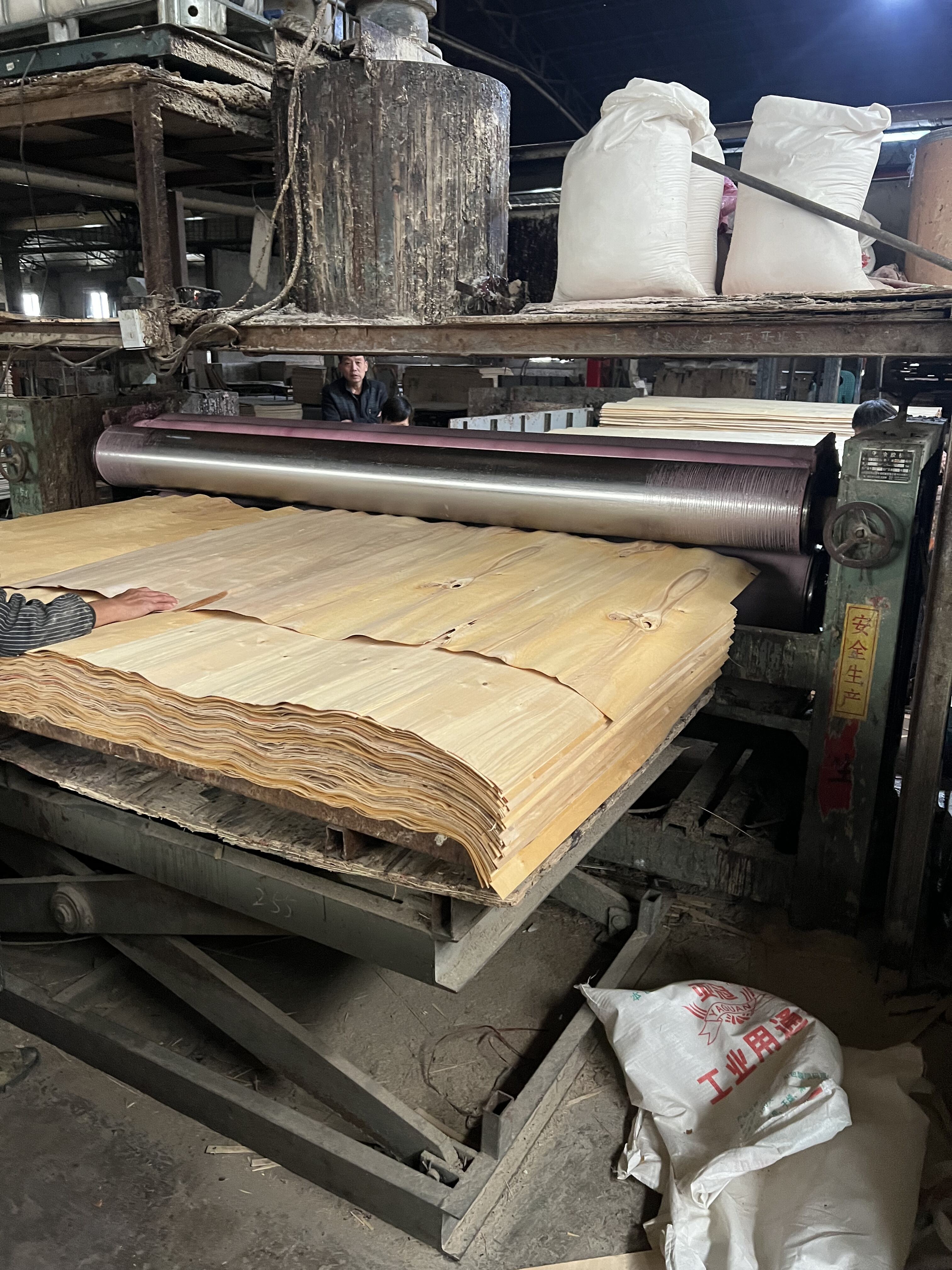 Madera Contrachapada Económica: Valor Sin Compromisos