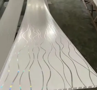 ما هي خصائص مقاومة الخدوش في ألواح الجدران الرخامية المصنوعة من مادة PVC؟