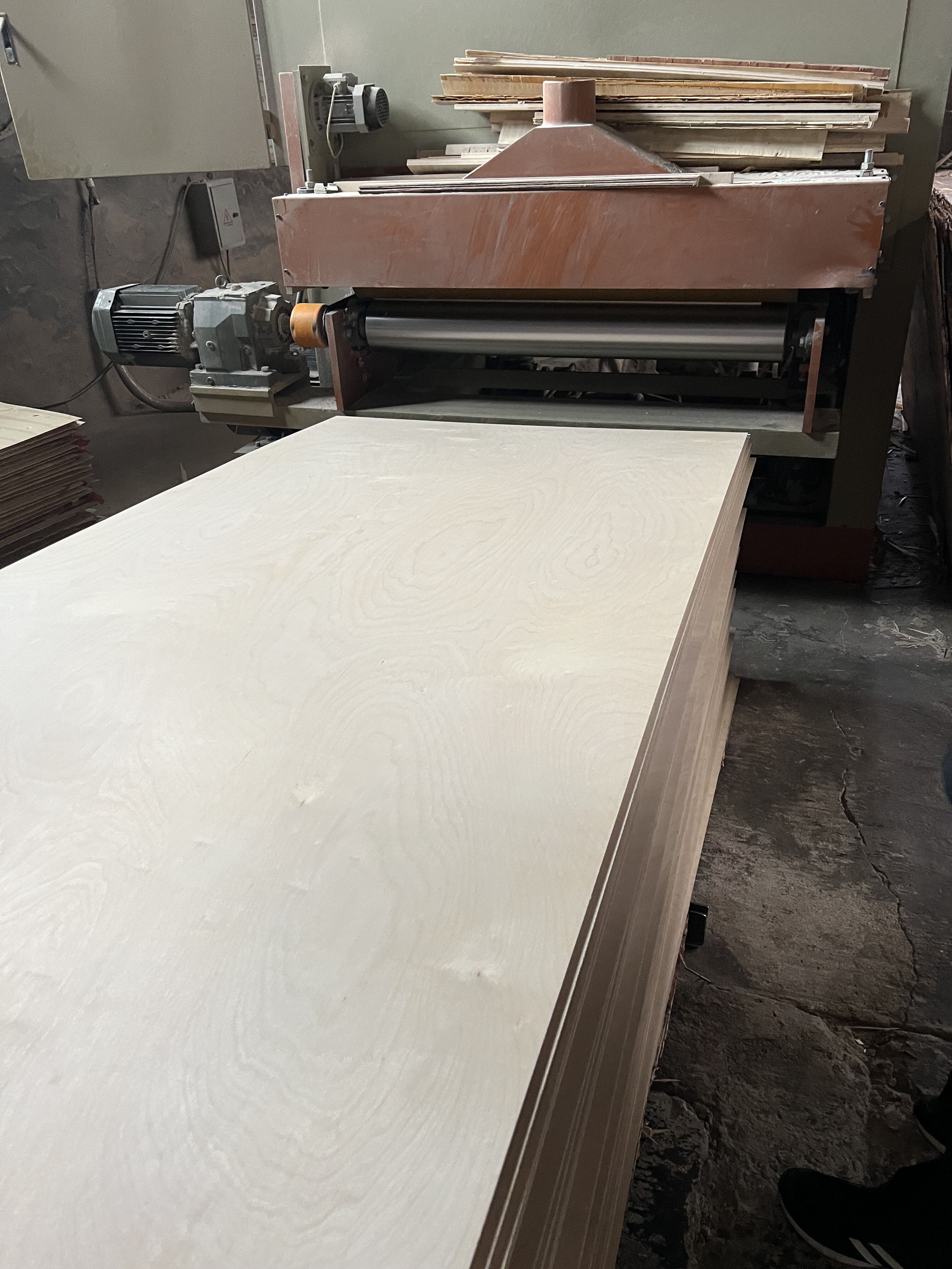 Madera Contrachapada Económica: Valor Sin Compromisos