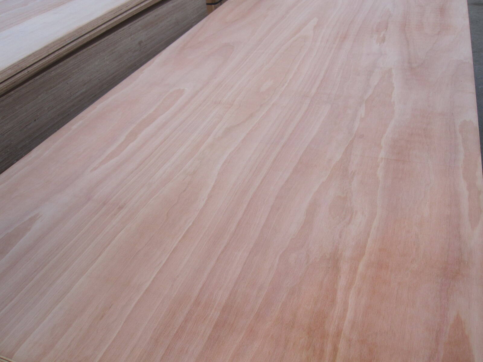 Pencil cedar face plywood