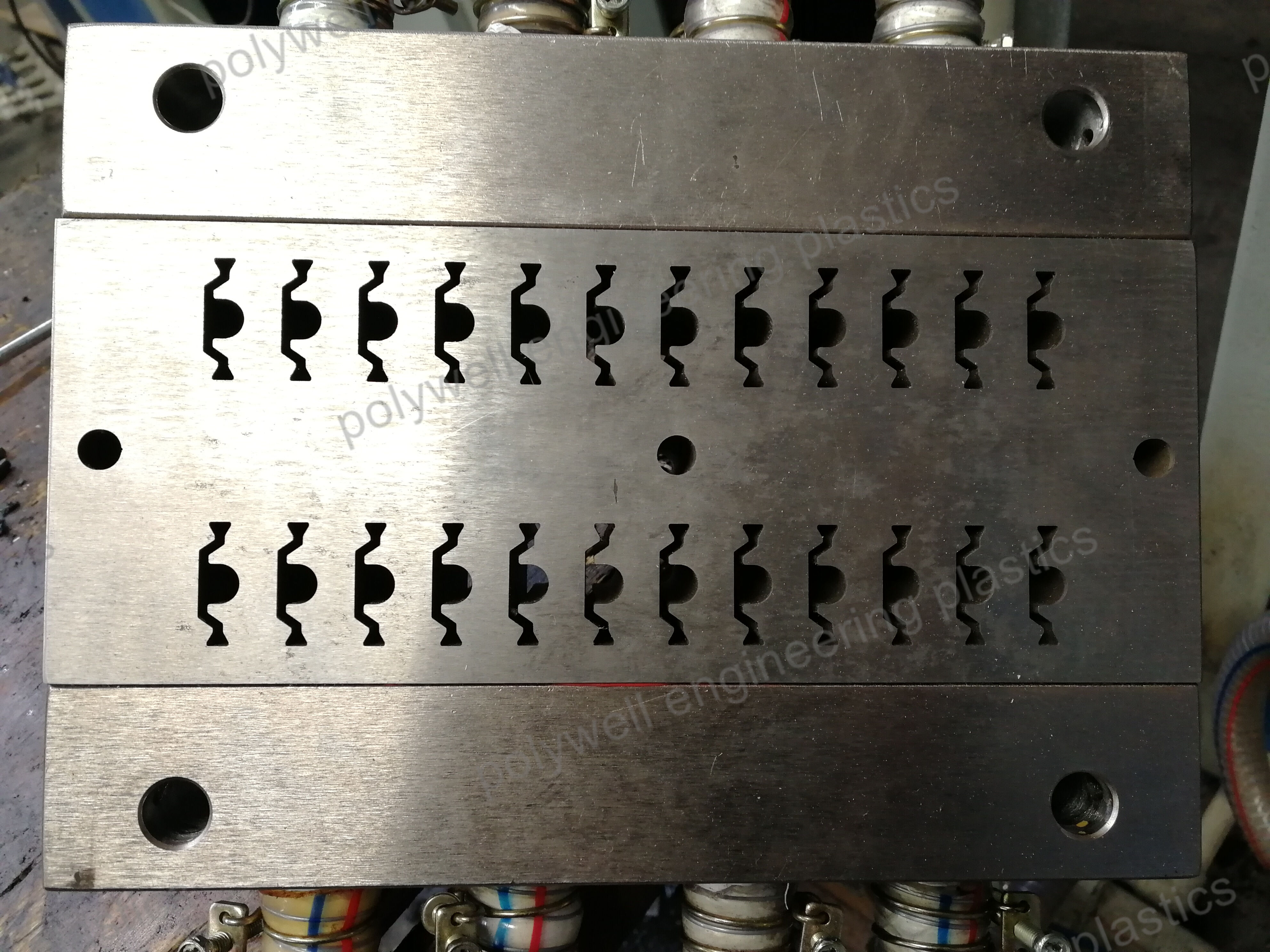 PA66GF25 Profile Customizable Mold Used to Extruder Thermal Break Strip Steel Extrusion Mold