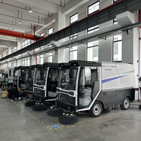 The Spanish Company Nou Colors Inspected Yuanfan And Examined The Yuanfan Four-Wheel Sweeper