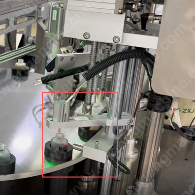 Automatic skincare filling capping machine(8).png