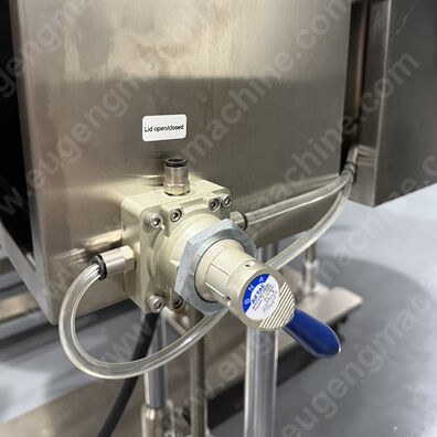 Automatic cosmetic mascara filling and capping machine11(ddc92e3d99).JPG