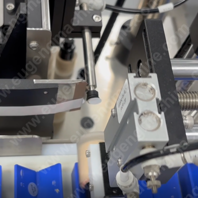 Automatic skincare filling capping machine(14).png