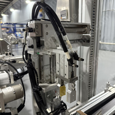 Automatic cosmetic mascara filling and capping machine10.JPG