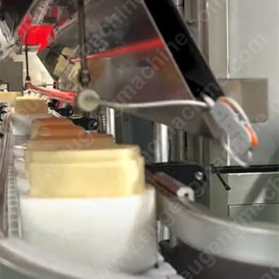 4 nozzles stick antiperspirants filling line (5).png