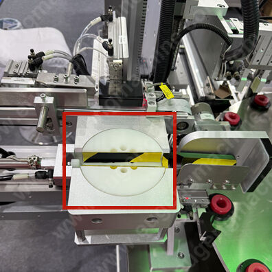 Full automatic lip gloss filling,capping,weighing,labeling & cartoning machine3(98699a4c44).JPG