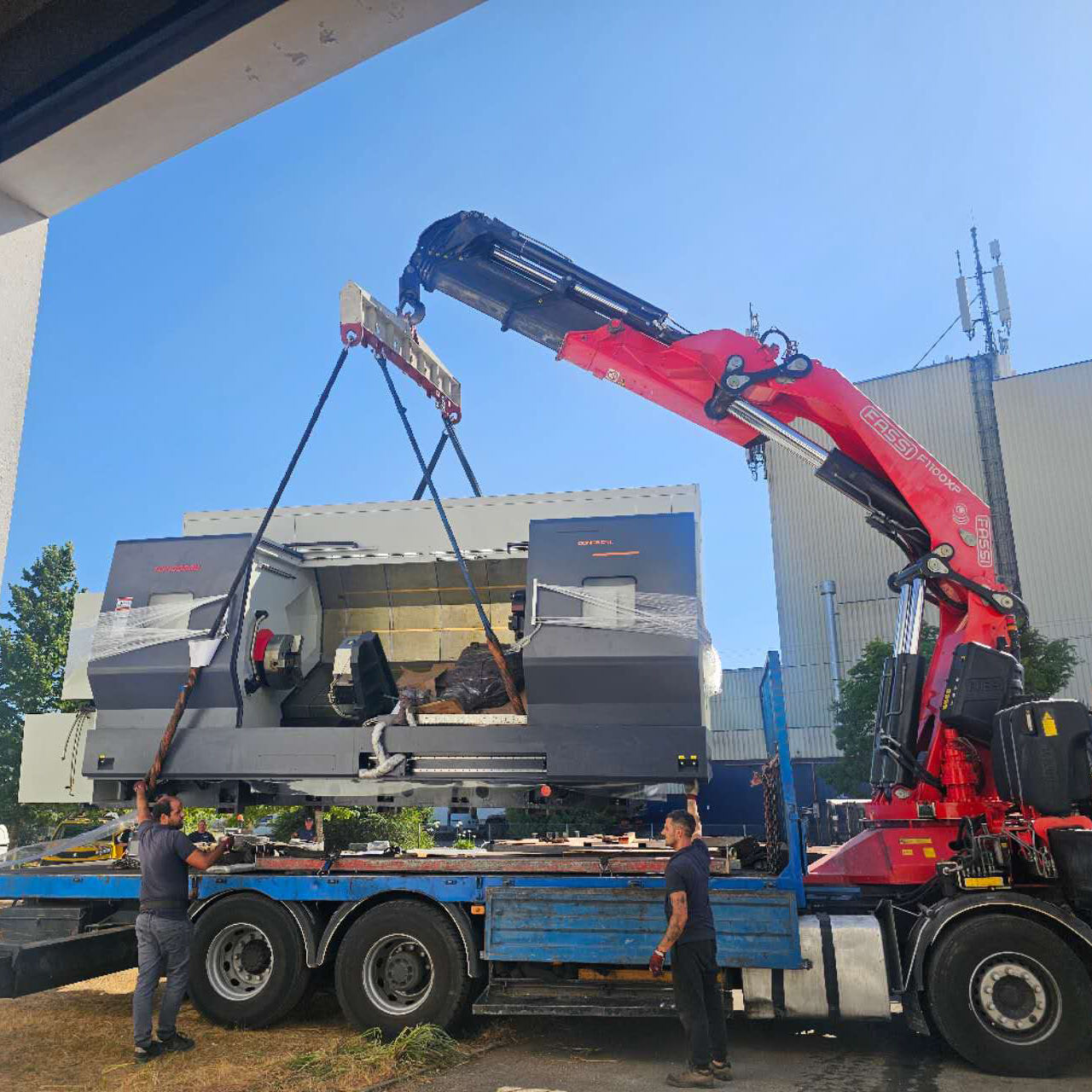 DONGS Machine Tool TCK1000 Guia Dura Fresagem Interpolação Compensa Y-Axis Chegou com Sucesso na Europa