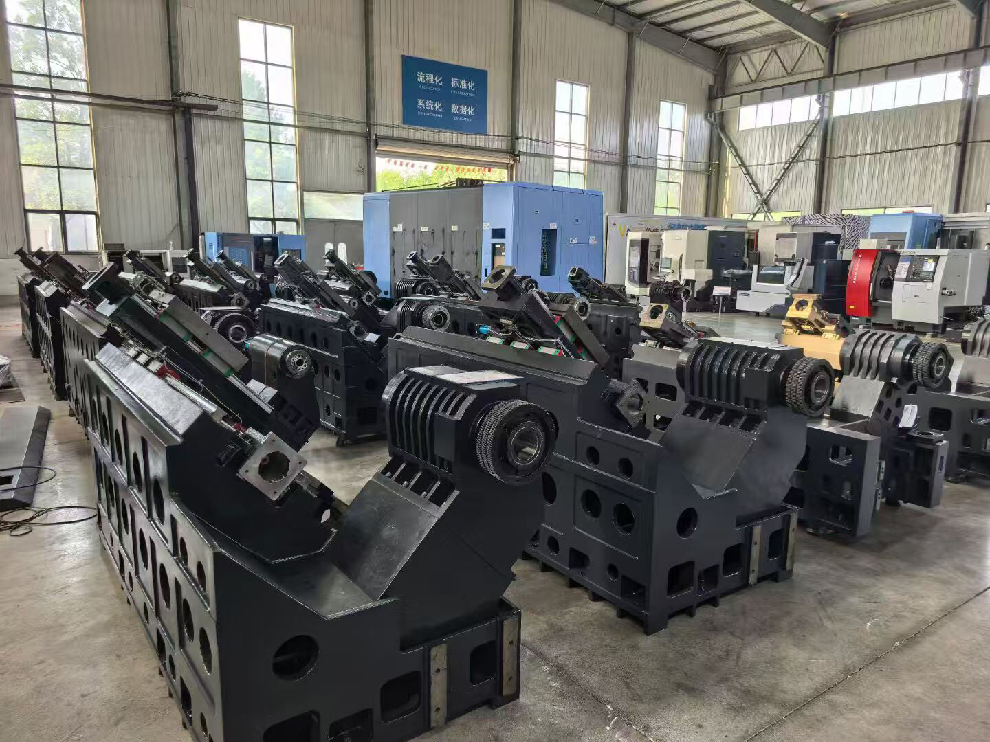 Les pièces moyennes et grandes ne sont plus difficiles à traiter, les machines-outils DONGS offrent une grande force de coupe.