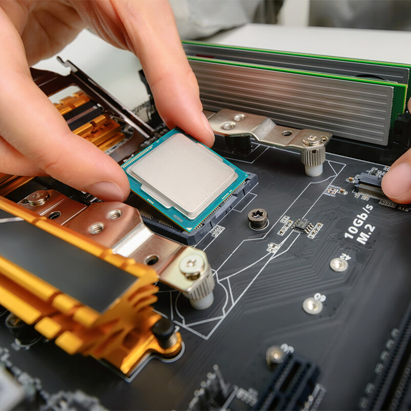 Cómo garantizar la compatibilidad de componentes en un montaje personalizado de PC?