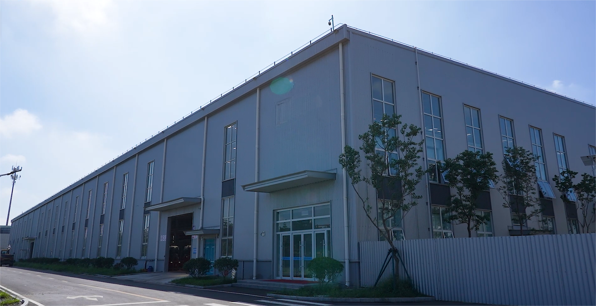 YOUNGBISON moved to a new factory and opened a new chapter in mini loader manufacturing！