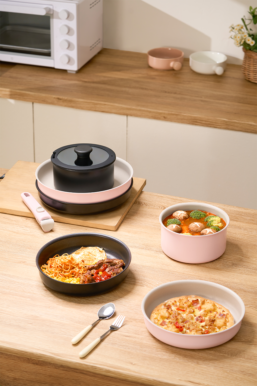 Echo's New Pink & Black Cookware Set: Detachable, Durable & Delightful