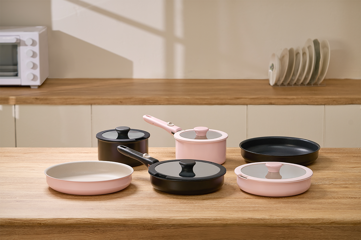 Echo's New Pink & Black Cookware Set: Detachable, Durable & Delightful