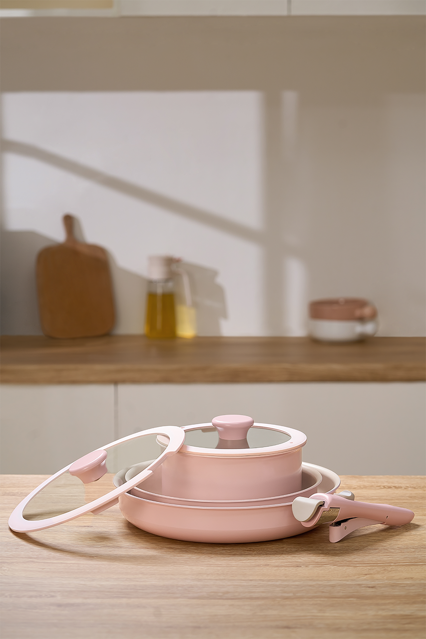 Echo's New Pink & Black Cookware Set: Detachable, Durable & Delightful