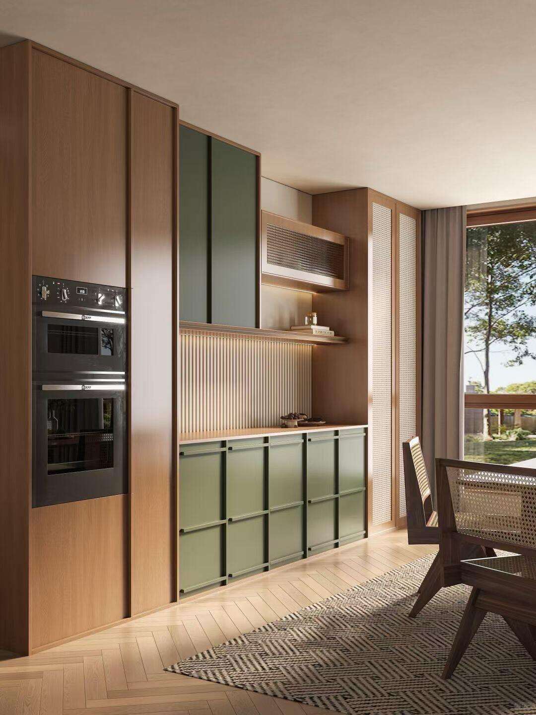 ארונות מטבח רטרו-מודרניים עם אביזרים מעץ וירוקים, פרטים מודגשים בטקסטורה, ואחסון משולב לאמפית אוכל - מטבח חמה