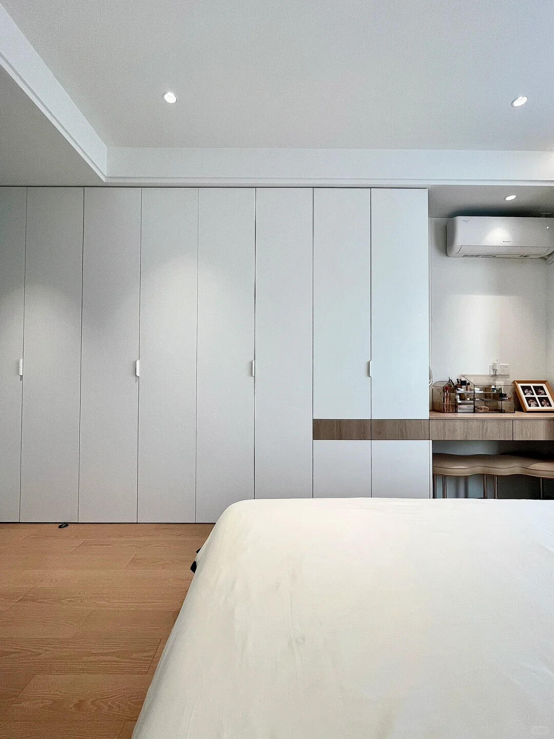 Modern simple style wardrobe | Modern Simple Style Wardrobe