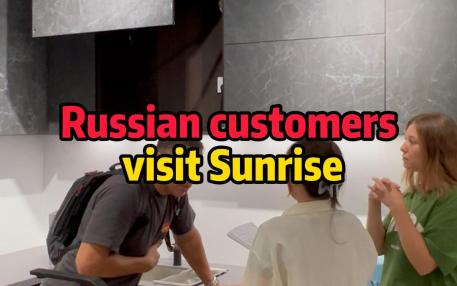 Clienti russi visitano Sunrise