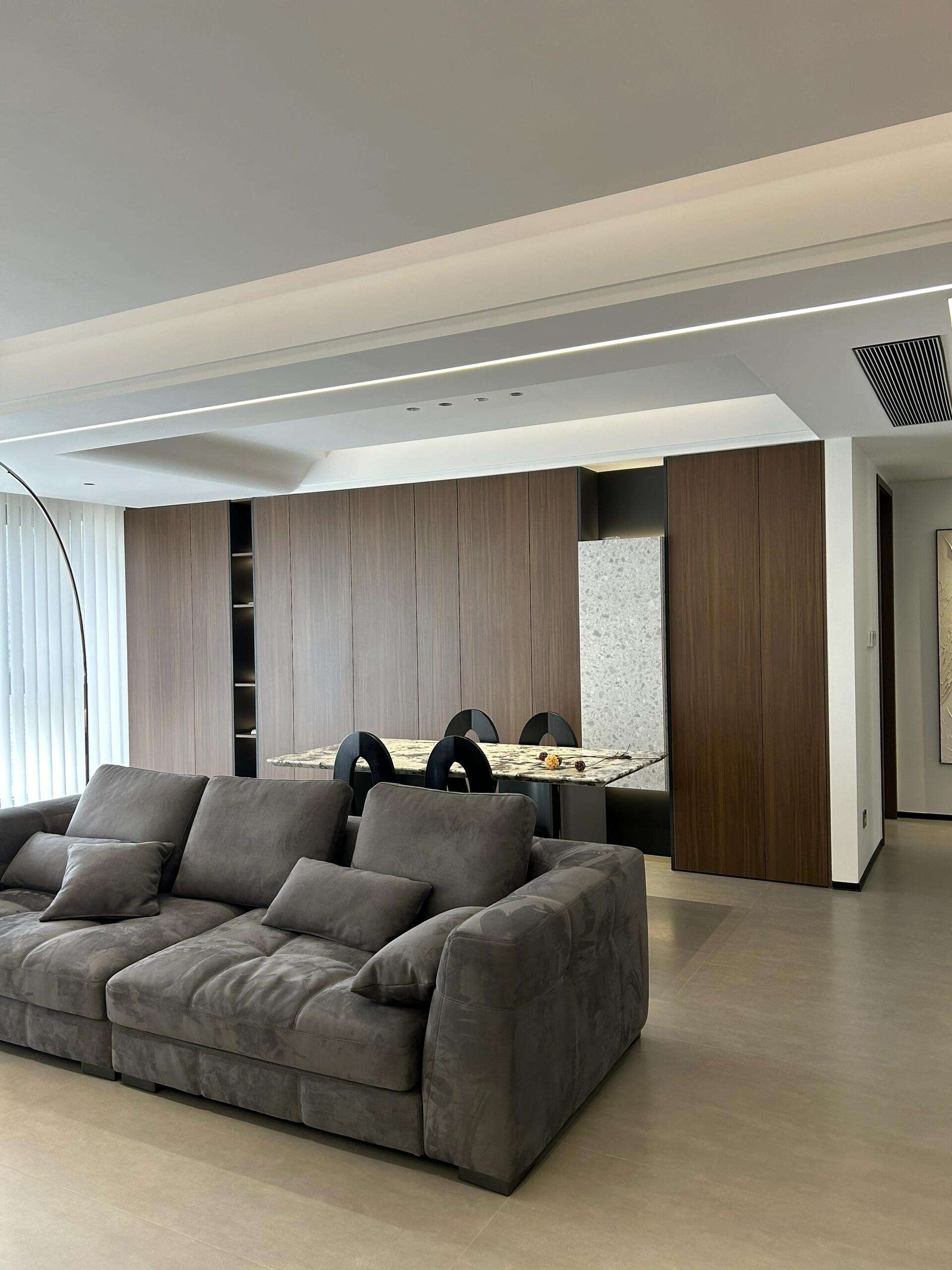 Tủ Tủ Tích Hợp Hiện Đại Được Cá Nhân Hóa Cho Không Gian Mở