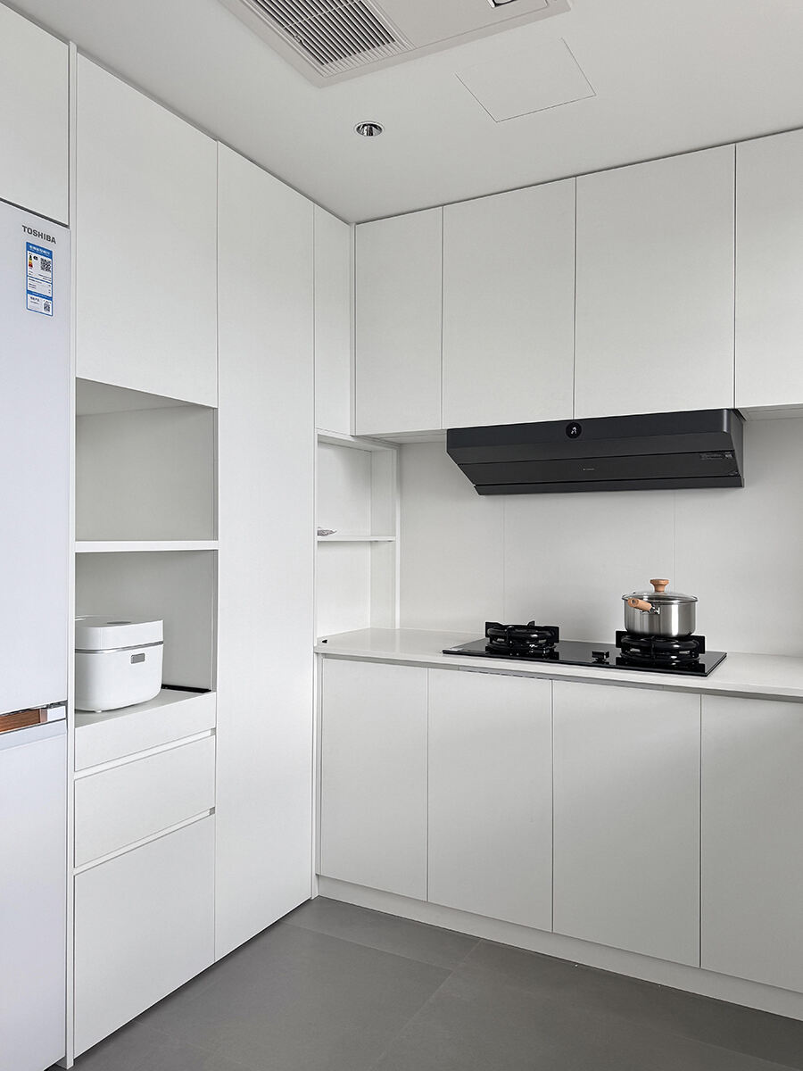 Alta Gama - Armarios de Cocina Blancos con Almacenamiento Inteligente