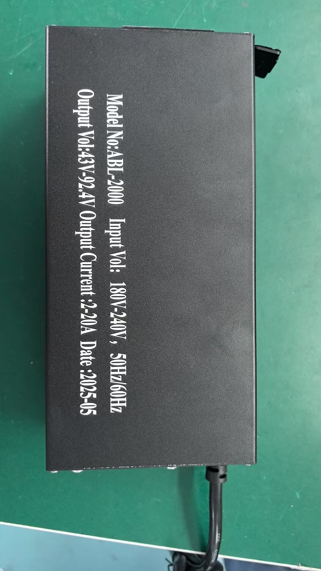 Mga Pinakamahusay na Pakinabang sa Pagganap ng Paggamit ng Adjustable Voltage Charger