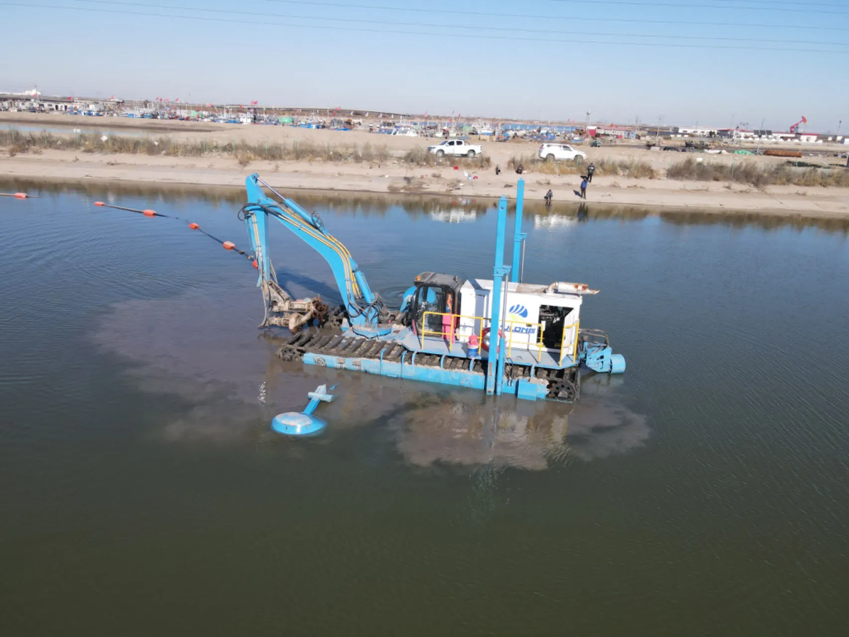 Julong Amphibious Dredger Start Dredging Work in City Lake