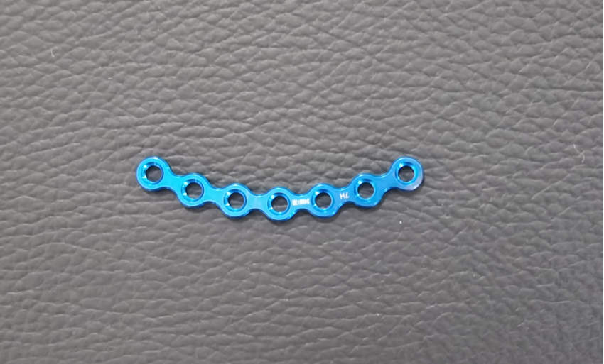 20mm locking maxillofacial set arc plate 7 holes titanium maxillofacial mini plate-4