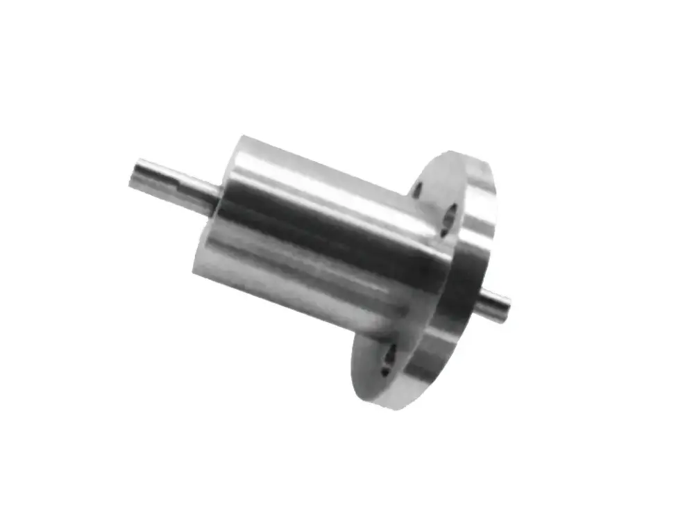 Solid shaft sealing flange magnetic transmission device