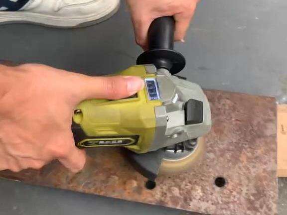 Angle Grinder for Grinding Metal
