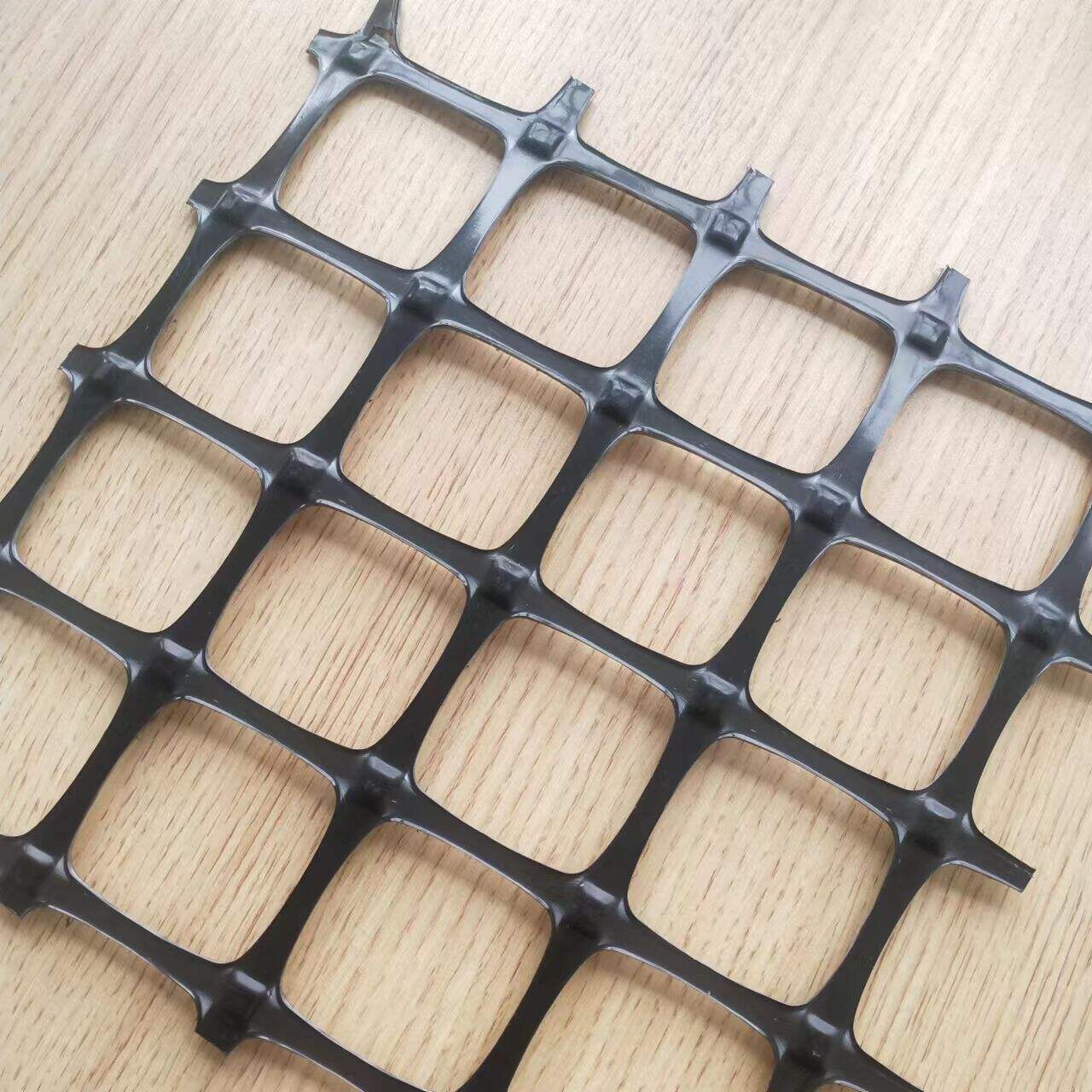 Common uses for plastic mesh in driveway construction