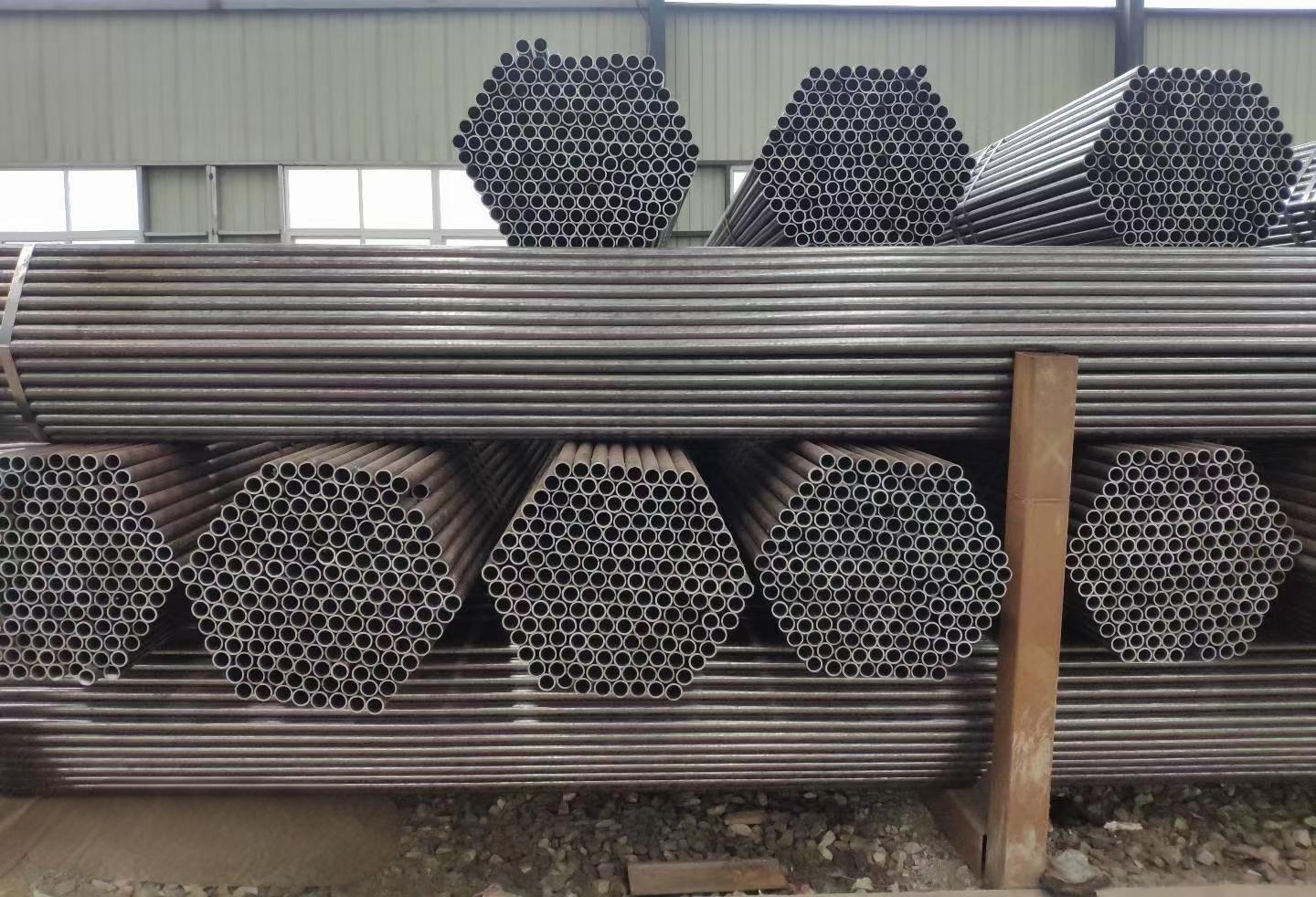 Яким стандартам повинні відповідати високоефективні безшовні вуглецеві труби?