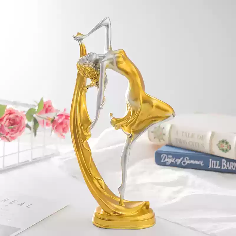 Estatua de resina de una figura femenina