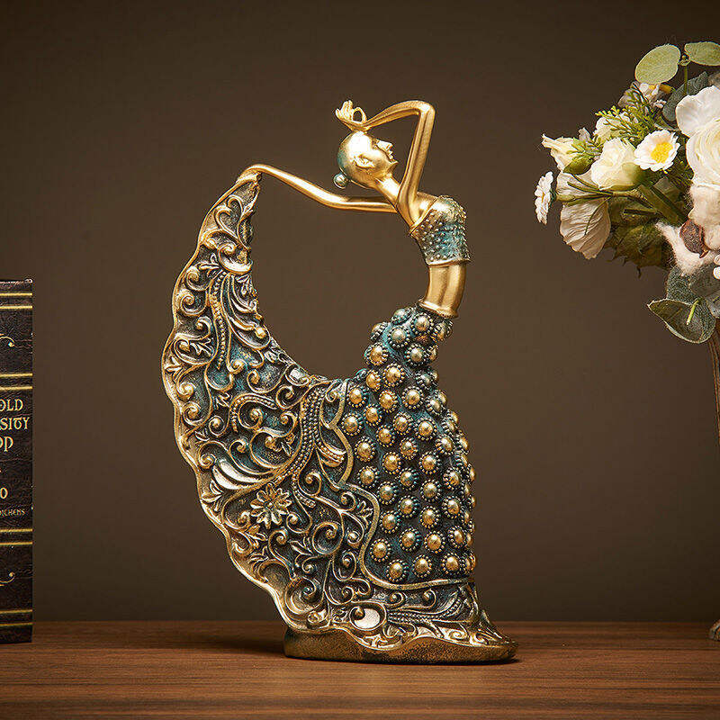 Retro Peacock Dancer Art Desk Ornament - A Resin Craft with Vintage Elegance