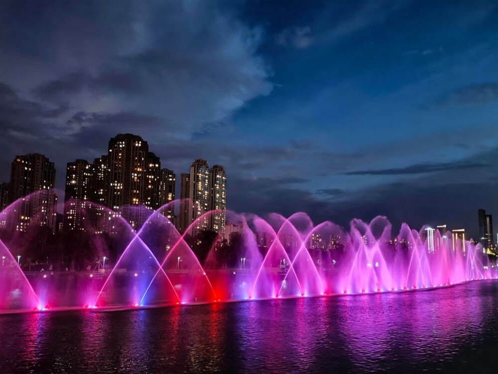 Vietnam’s fountains await you – immerse yourself in their beauty and let music, light and water transport you to a world of magic.