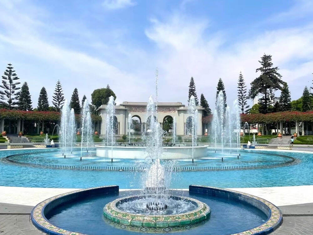The small fountain designed and produced by Sichuan New Sea Wings Fountain Music Fountain has settled in a park in the Philippines.